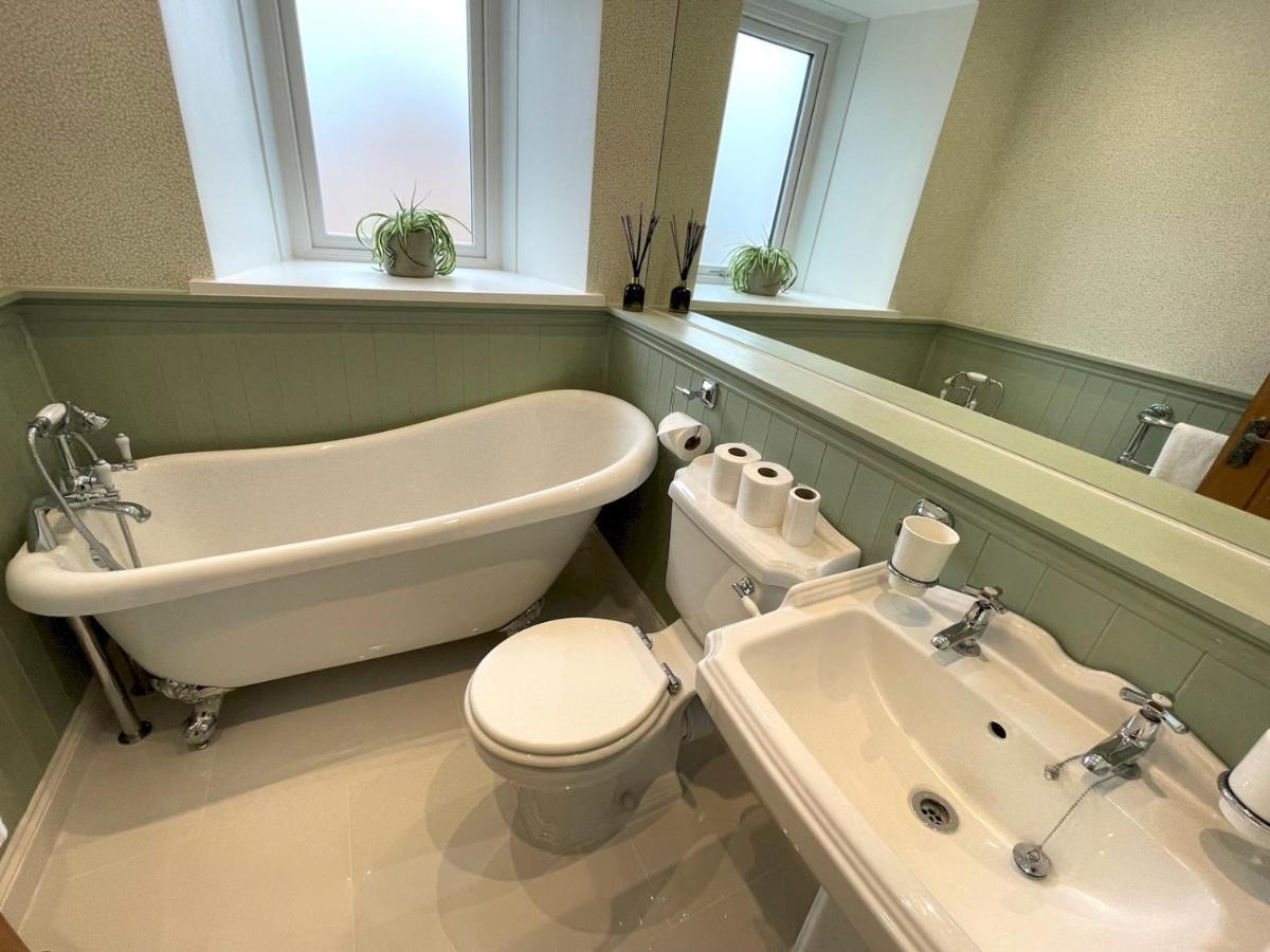 Pass The Keys Beautifully Presented 3Br Luxury Apartment カークーブリー エクステリア 写真